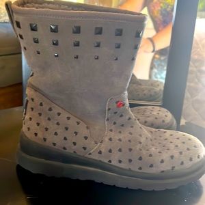 Super cute UGG boots. I’m in tucson so not used. I used maybe twice.